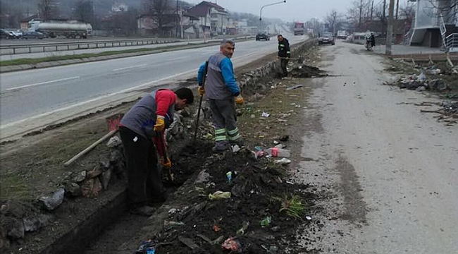 YAĞMUR SUYU KANALLARI TEMİZLENİYOR!...
