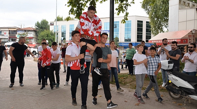 Hendek, Dünya Şampiyonunu karşıladı!...