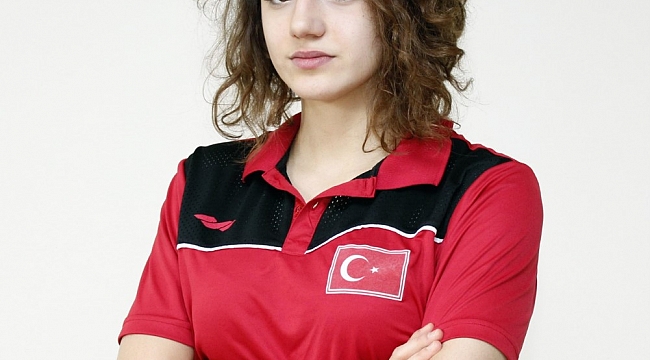 HENDEKLİ MİLLİ YÜZÜCÜ BETÜL KÜÇÜK AVRUPA ŞAMPİYONASINDA!...