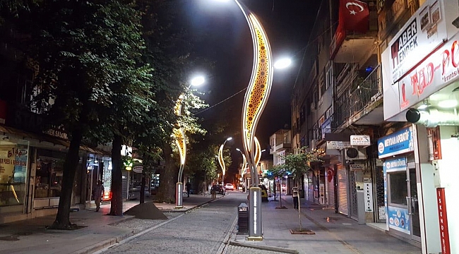 Orta Camii ve Kemal Paşa Caddesi ışıl ışıl...
