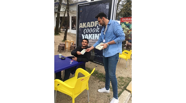 Üniversite öğrencilerine kitap hediyesi...