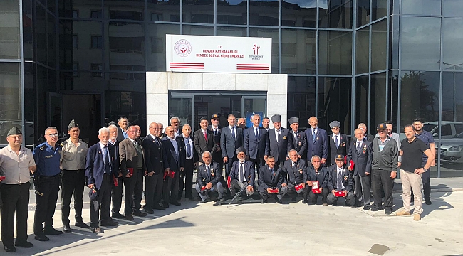 Kıbrıs Gazileri 45 yıl sonra madalyalarına kavuştu...