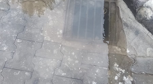 Caddeye Kanalizasyon Suyu Akıyor!