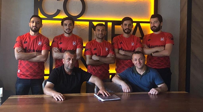 Yenimahallespor sahaya iniyor...