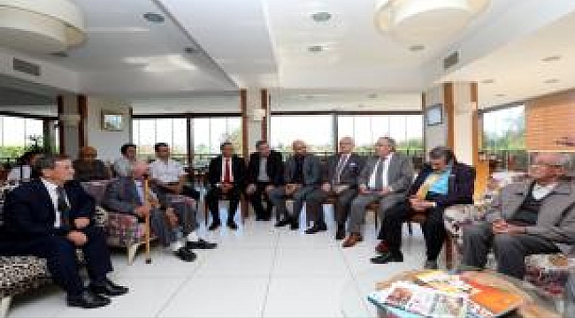 Vali Nayir, yaşlılarla kahvaltıda buluştu.