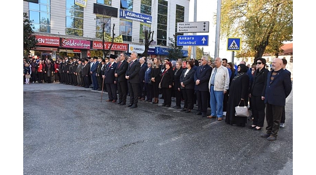Atatürk'ü Saygıyla Andık