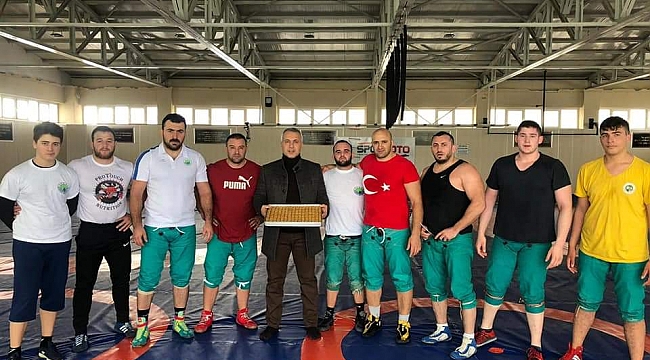 Başkan Babaoğlu Yağlı Güreş Takımını Ziyaret Etti.