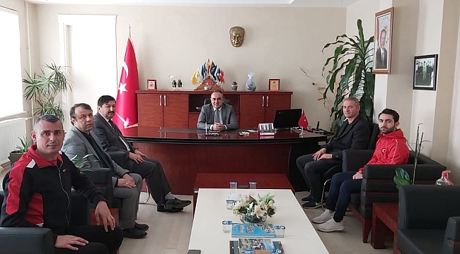 Şampiyon, Kaymakam Acır'ı Ziyaret Etti.