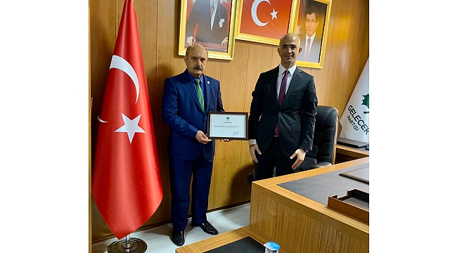 Akıcı, Başkanlık Mazbatasını Serbes'in Elinden Aldı!