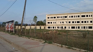 Çürüyen Okul Ayıbını, Fabrikatörler Örtüyor... 