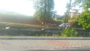 Uludere Çayı kenarı, açık hava meyhanesine döndü...