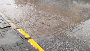 Yağmur yağdı, SASKİ'NİN takkesi düştü... 