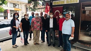 Hendek Chp İlçe Örgütü, Esnaflara maske dağıttı.