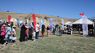 Sakarya'nın değerleri Ahlat'ta tanıtılıyor...