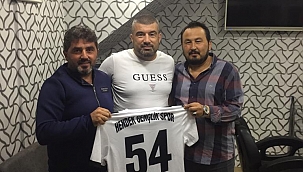 Hendek Gençlik Spor'dan iş adamı Murat Atçı'ya forma...