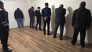 Kumarcılar, Korona ile kumar oynuyor... 