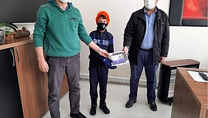 Fatih Projesi kapsamında tedarik edilen tablet bilgisayarlar öğrencilere dağıtıldı.