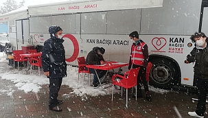 Kızılay olumsuz hava şartlarına rağmen, kan toplamaya devam ediyor...