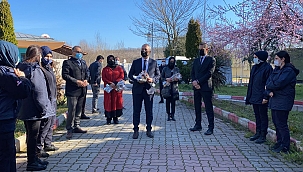BAŞKAN BABAOĞLU ÇİÇEK DAĞITTI