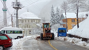 Yüksek kesimlerde karla mücadele sürüyor...