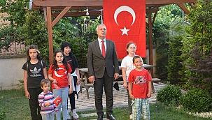 COŞKUYLA İSTİKLAL MARŞIMIZI OKUDUK