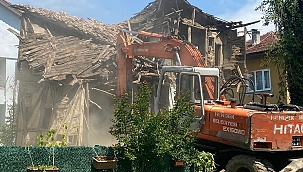 METRUK BİNALARIN YIKIMI DEVAM EDİYOR