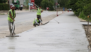 Büyükşehir'den Akyazı Harunusta’ya beton yaya yolu