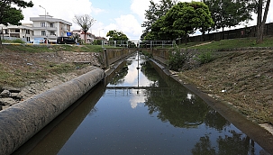 Büyükşehir Çark Deresi Çevresini Temizliyor