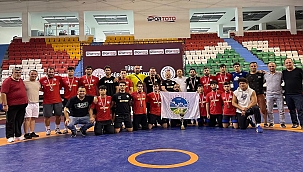Büyükşehir Güreş takımı namağlup adını bir üst lige yazdırdı