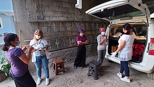 HENDEKTE TARIM İŞÇİLERİ AŞILANIYOR