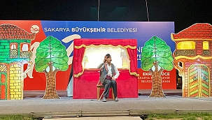 Minik izleyiciler Karagöz’ü çok sevdi