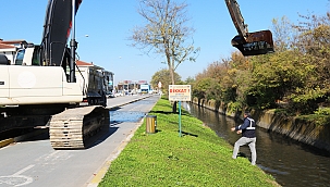 Büyükşehir Çark Deresi’ni temizliyor
