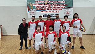 Hendek Kaymakamlık Voleybol Turnuvası devam ediyor