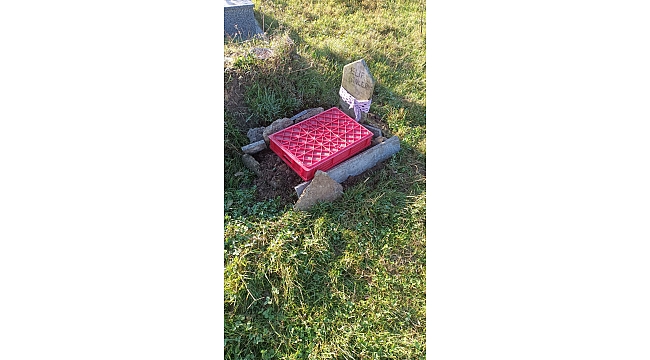 Muhtarı ve mahalle halkını tedirgin eden mezar!