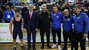 Büyükşehir Güreşçisi Türkiye Şampiyonu...