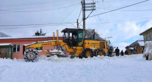 Büyükşehir'den kapanan yollara müdahale...