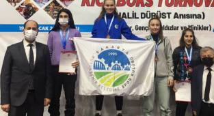 Büyükşehir Kick Boks takımından 3 madalya