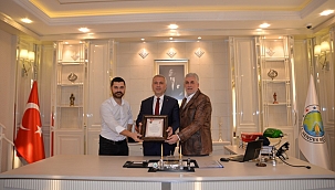 KIZILAY’DAN BAŞKAN BABAOĞLU’NA BRONZ MADALYA