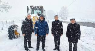 Vali Kaldırım Hendek'te