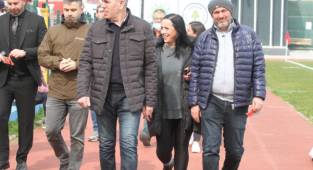 Ağlanacak halinize gülüyorsunuz!