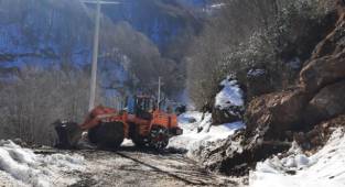 HEYELAN NEDENİYLE KAPANAN YOL ULAŞIMA AÇILDI