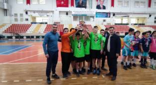 İmam Hatip Ortaokulu Futsalda birinci oldu.