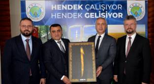 İŞ İNSANLARINDAN HENDEK ÖVGÜSÜ