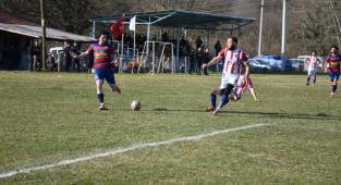 Kocadöngelspor, Hacıkışla engelini 2 golle aştı.