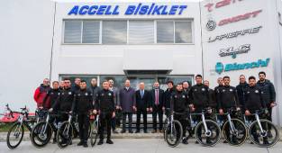 Sakarya Büyükşehir Bisiklet Takımı sponsorluklarla gücüne güç kattı