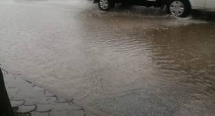 Sokağın karşısına kayıkla mı geçelim?