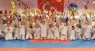 Büyükşehir Karatecileri Kuşak Atladı