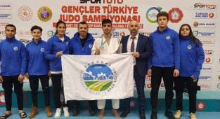 Büyükşehirli sporcu gümüş madalyanın sahibi oldu