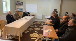 Kaymakam Acır, Yukarı Çalıca'da muhtarlarla toplantı yaptı.