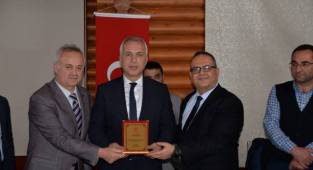 SAĞLIKÇILARDAN BABAOĞLU’NA PLAKETLİ TEŞEKKÜR!